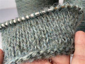 BOYFRIEND sweater - KIT i te grøn. Tyk, blød og lækker strik på pind 5,5